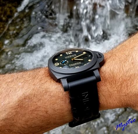 Panerai Pam 661 Carbotech at home in the water.